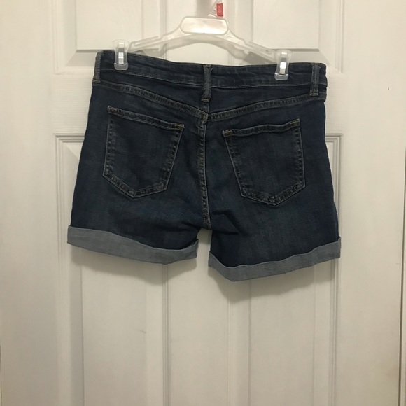 GAP sexy boyfriend distressed dark denim shorts - Picture 2 of 6